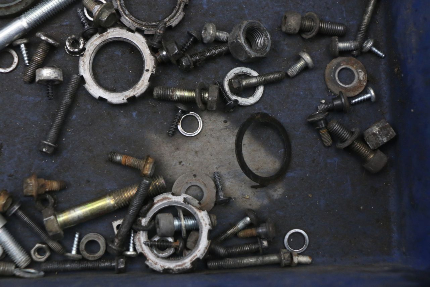 photo de ZAK SCHROEVEN EN BEVESTIGINGSMATERIAAL PEUGEOT ELYSTAR 50 (2002 - 2014) - Technische close-up