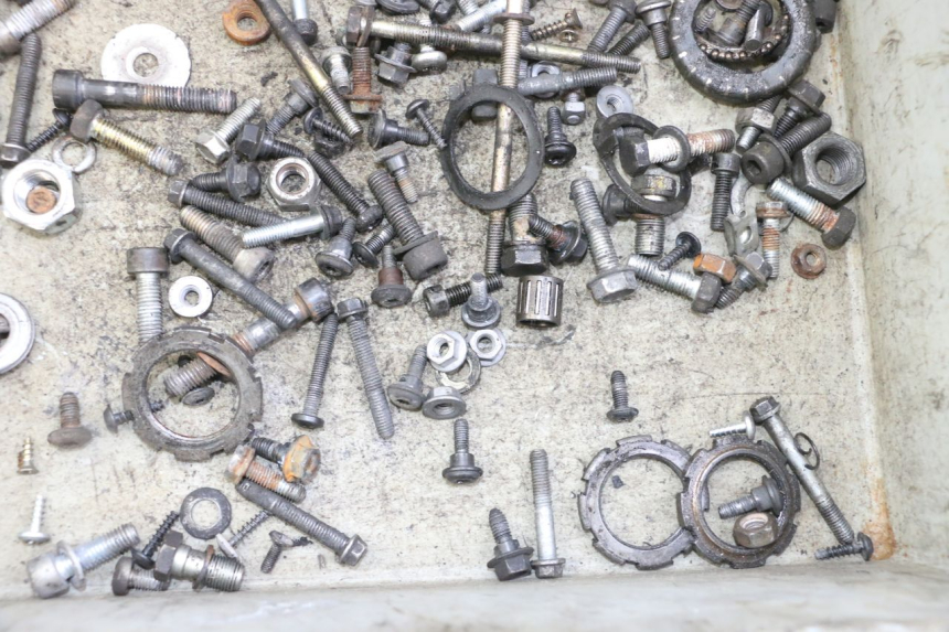 photo de ZAK SCHROEVEN EN BEVESTIGINGSMATERIAAL PEUGEOT ELYSTAR 50 (2002 - 2014) - Zoom op gebruiksstaat