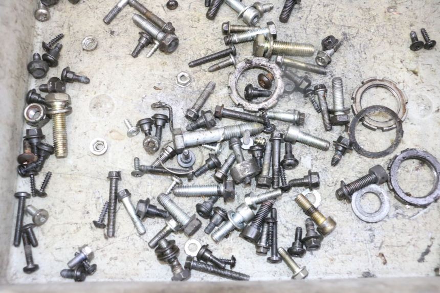 photo de ZAK SCHROEVEN EN BEVESTIGINGSMATERIAAL PEUGEOT ELYSTAR 50 (2002 - 2014) - Zoom op gebruiksstaat