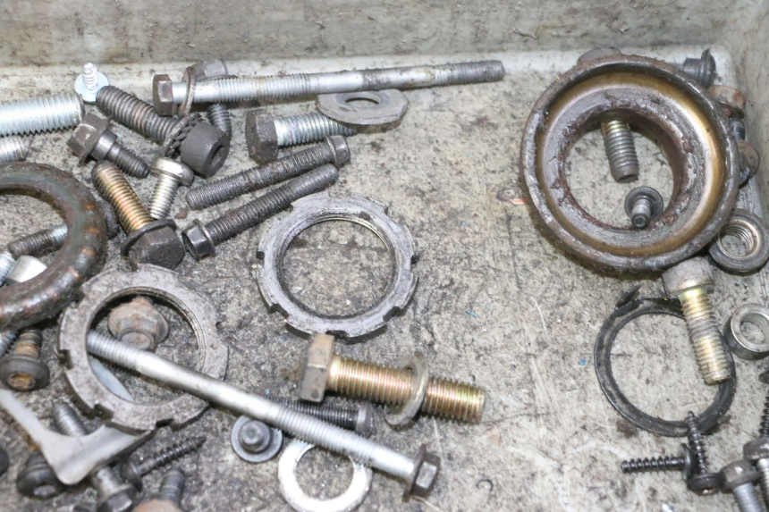 photo de ZAK SCHROEVEN EN BEVESTIGINGSMATERIAAL PEUGEOT ELYSTAR 50 (2002 - 2014) - Technische close-up