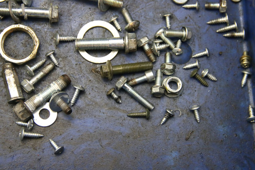 photo de ZAK SCHROEVEN EN BEVESTIGINGSMATERIAAL JM MOTORS EVOLIS 4T 50 (2018 - 2022) - Zoom op gebruiksstaat