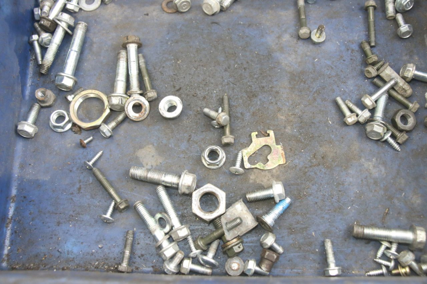 photo de ZAK SCHROEVEN EN BEVESTIGINGSMATERIAAL JM MOTORS EVOLIS 4T 50 (2018 - 2022) - Zoom op gebruiksstaat