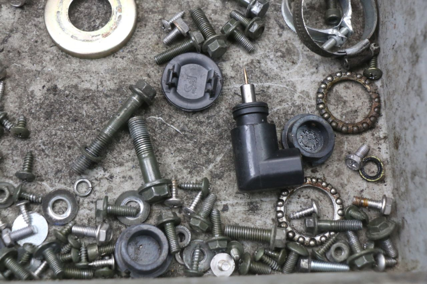 photo de ZAK SCHROEVEN EN BEVESTIGINGSMATERIAAL JM MOTORS EVOLIS 4T 50 (2018 - 2022) - Zoom op gebruiksstaat