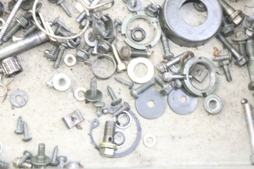 photo de ZAK SCHROEVEN EN BEVESTIGINGSMATERIAAL KEEWAY F-ACT FACT 50 (2006 - 2011) - Zoom op gebruiksstaat