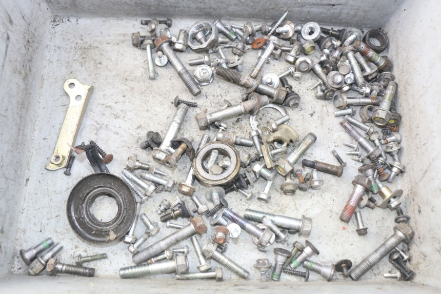 photo de ZAK SCHROEVEN EN BEVESTIGINGSMATERIAAL HONDA FES PANTHEON 125 (2003 - 2007) - Hoofdaanzicht