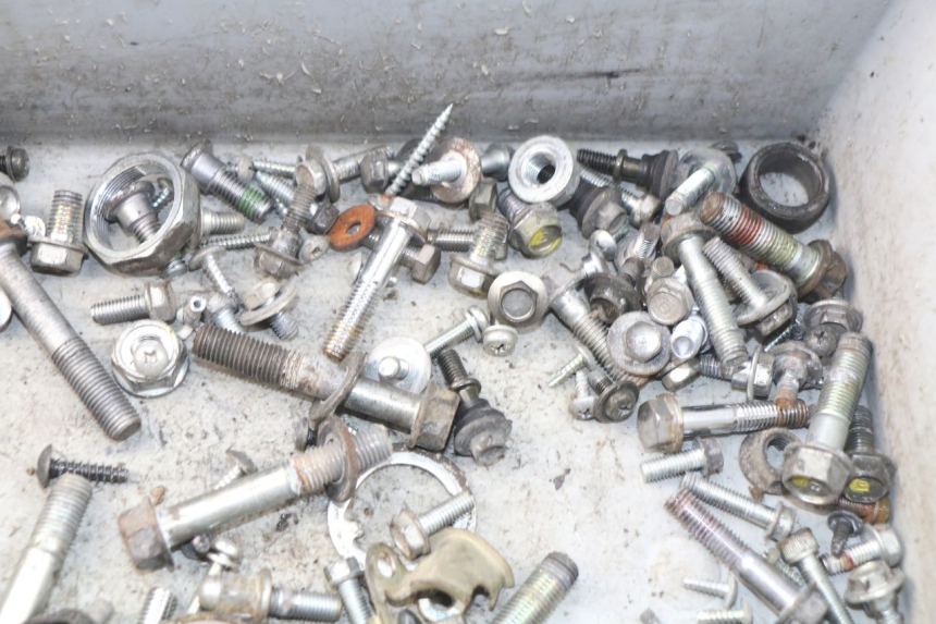 photo de ZAK SCHROEVEN EN BEVESTIGINGSMATERIAAL HONDA FES PANTHEON 125 (2003 - 2007) - Andere kijkhoek