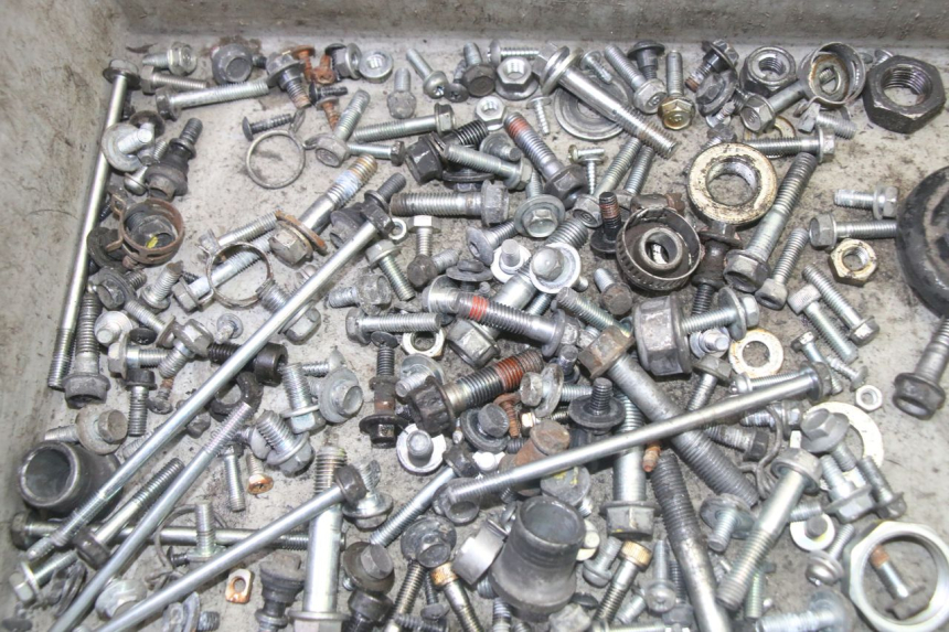 photo de ZAK SCHROEVEN EN BEVESTIGINGSMATERIAAL HONDA FES S-WING SWING ABS 125 (2007 - 2015) - Detail van het onderdeel