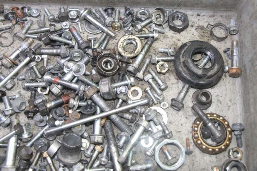 photo de ZAK SCHROEVEN EN BEVESTIGINGSMATERIAAL HONDA FES S-WING SWING ABS 125 (2007 - 2015) - Zoom op gebruiksstaat