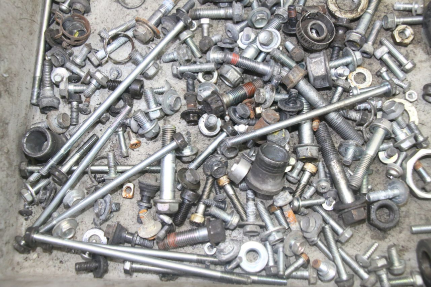 photo de ZAK SCHROEVEN EN BEVESTIGINGSMATERIAAL HONDA FES S-WING SWING ABS 125 (2007 - 2015) - Andere kijkhoek