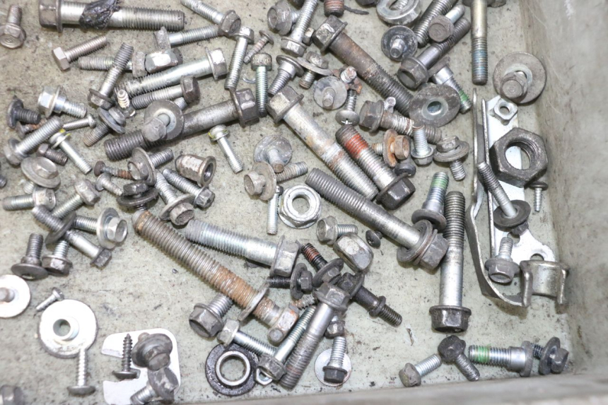 photo de ZAK SCHROEVEN EN BEVESTIGINGSMATERIAAL HONDA FES S-WING SWING ABS 125 (2007 - 2015) - Technische close-up