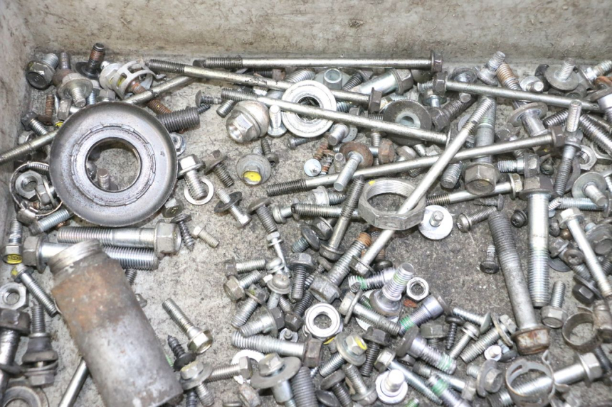 photo de ZAK SCHROEVEN EN BEVESTIGINGSMATERIAAL HONDA FES S-WING SWING ABS 125 (2007 - 2015) - Detail van het onderdeel