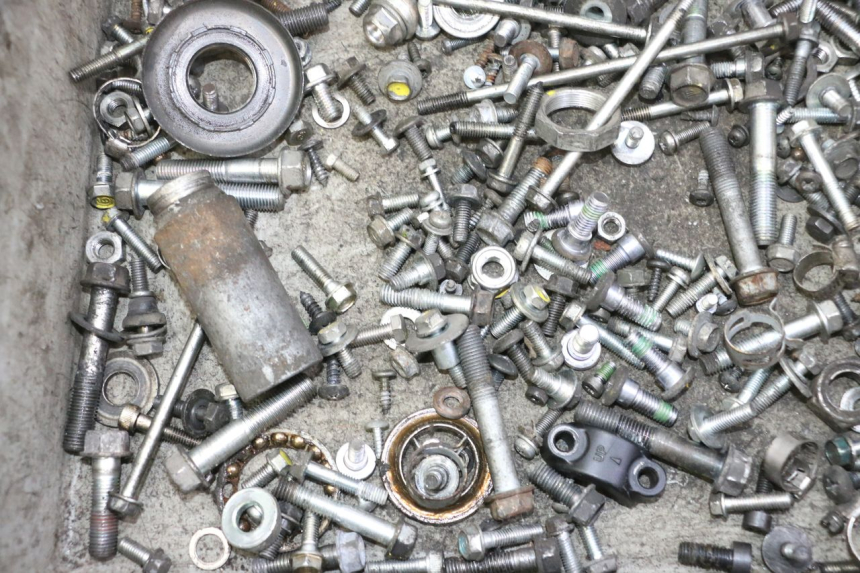 photo de ZAK SCHROEVEN EN BEVESTIGINGSMATERIAAL HONDA FES S-WING SWING ABS 125 (2007 - 2015) - Zoom op gebruiksstaat