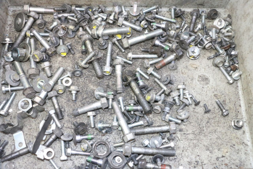 photo de ZAK SCHROEVEN EN BEVESTIGINGSMATERIAAL HONDA FES S-WING SWING ABS 125 (2007 - 2015) - Detail van het onderdeel