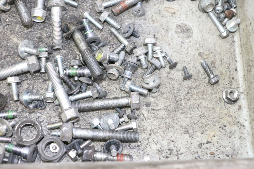 photo de ZAK SCHROEVEN EN BEVESTIGINGSMATERIAAL HONDA FES S-WING SWING ABS 125 (2007 - 2015) - Technische close-up