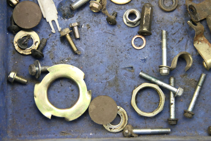 photo de ZAK SCHROEVEN EN BEVESTIGINGSMATERIAAL SYM FIDDLE 2 125 (2010 - 2013) - Detail van het onderdeel