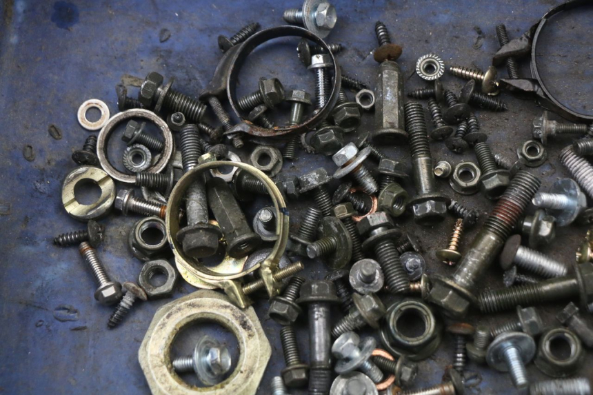 photo de ZAK SCHROEVEN EN BEVESTIGINGSMATERIAAL SYM FIDDLE 2 50 (2008 - 2013) - Detail van het onderdeel