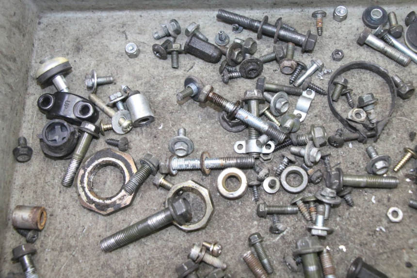 photo de ZAK SCHROEVEN EN BEVESTIGINGSMATERIAAL SYM FIDDLE 2 S 125 (2012 - 2014) - Detail van het onderdeel