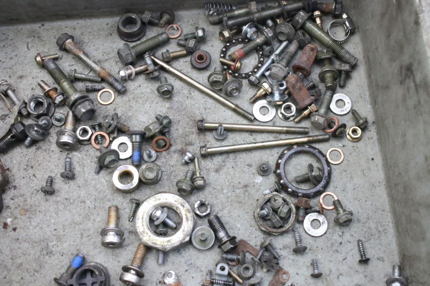 photo de ZAK SCHROEVEN EN BEVESTIGINGSMATERIAAL SYM FIDDLE 3 III 125 (2014 - 2020) - Detail van het onderdeel