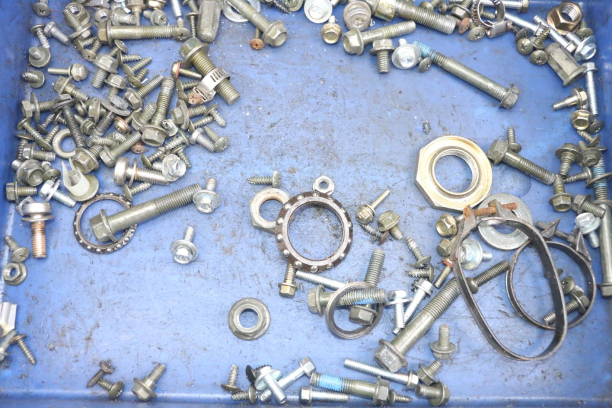 photo de ZAK SCHROEVEN EN BEVESTIGINGSMATERIAAL SYM FIDDLE 3 III 125 (2014 - 2020) - Detail van het onderdeel