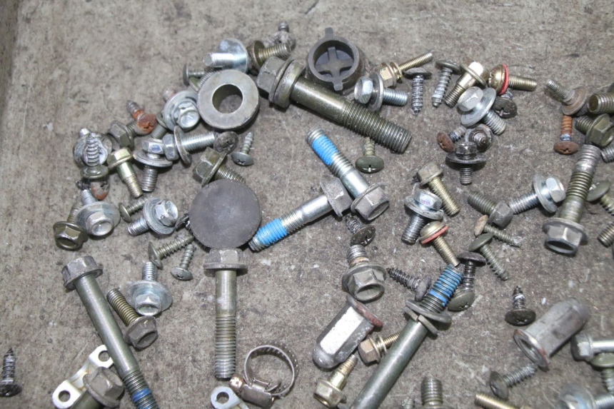 photo de ZAK SCHROEVEN EN BEVESTIGINGSMATERIAAL SYM FIDDLE 3 III 125 (2014 - 2020) - Detail van het onderdeel