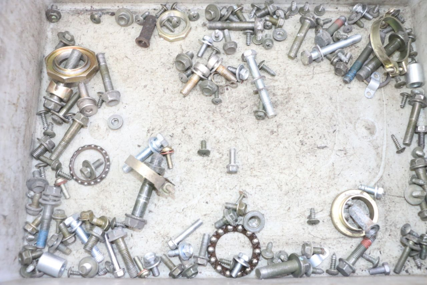 photo de ZAK SCHROEVEN EN BEVESTIGINGSMATERIAAL SYM FIDDLE 3 III 50 (2014 - 2020) - Detail van het onderdeel