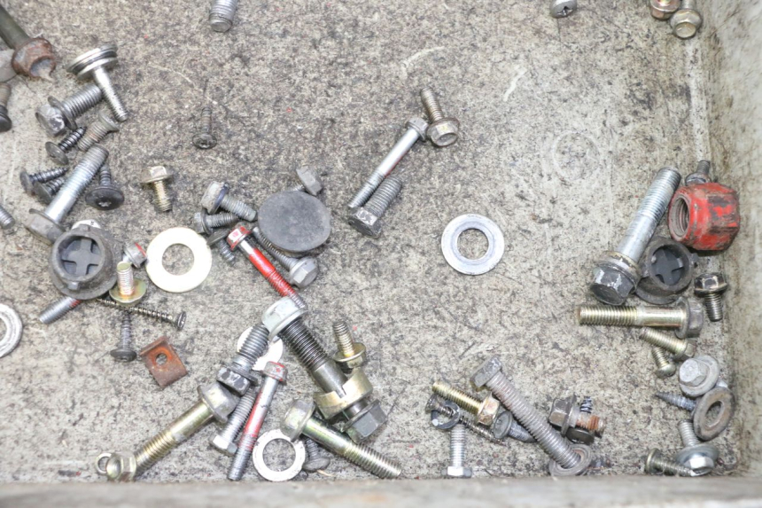 photo de ZAK SCHROEVEN EN BEVESTIGINGSMATERIAAL SYM FIDDLE 125 (2008 - 2010) - Zoom op gebruiksstaat