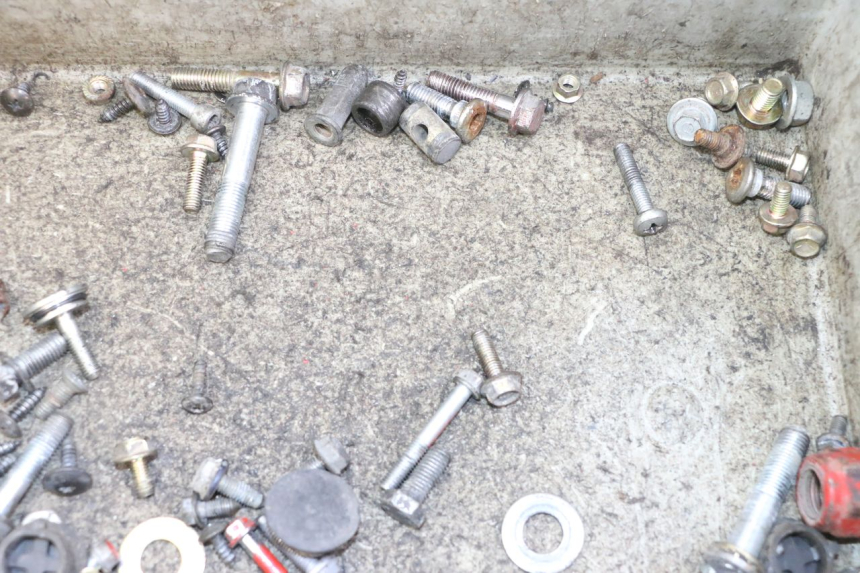 photo de ZAK SCHROEVEN EN BEVESTIGINGSMATERIAAL SYM FIDDLE 125 (2008 - 2010) - Andere kijkhoek