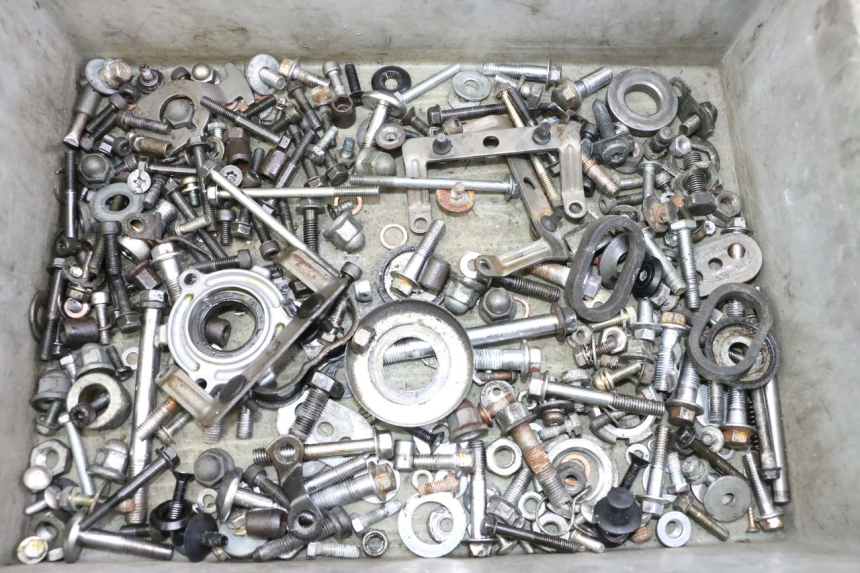 photo de ZAK SCHROEVEN EN BEVESTIGINGSMATERIAAL YAMAHA FJ 36Y 1100 (1984 - 1985) - Hoofdaanzicht