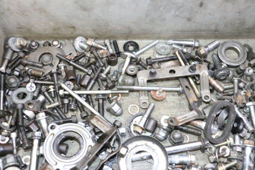 photo de ZAK SCHROEVEN EN BEVESTIGINGSMATERIAAL YAMAHA FJ 36Y 1100 (1984 - 1985) - Zoom op gebruiksstaat