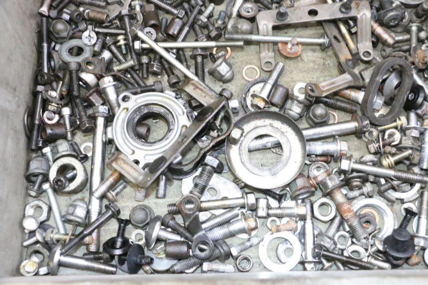 photo de ZAK SCHROEVEN EN BEVESTIGINGSMATERIAAL YAMAHA FJ 36Y 1100 (1984 - 1985) - Andere kijkhoek