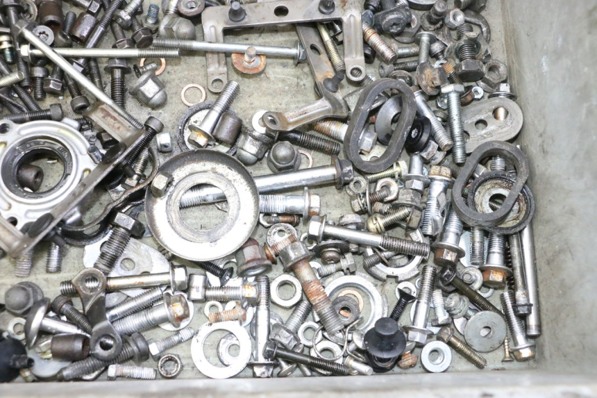 photo de ZAK SCHROEVEN EN BEVESTIGINGSMATERIAAL YAMAHA FJ 36Y 1100 (1984 - 1985) - Technische close-up