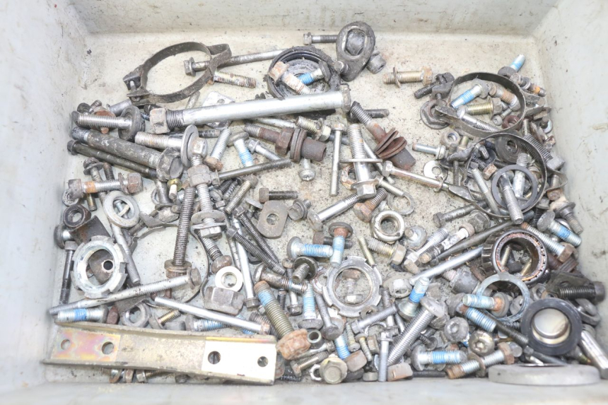 photo de ZAK SCHROEVEN EN BEVESTIGINGSMATERIAAL YAMAHA FJ 3CX 1200 (1986 - 1996) - Detail van het onderdeel