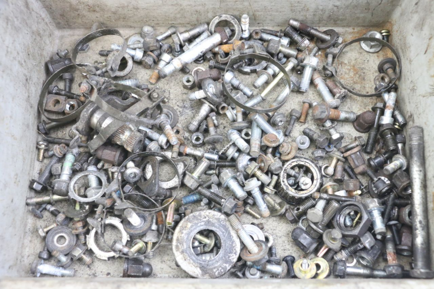 photo de ZAK SCHROEVEN EN BEVESTIGINGSMATERIAAL YAMAHA FJ 3CX 1200 (1986 - 1996) - Hoofdaanzicht