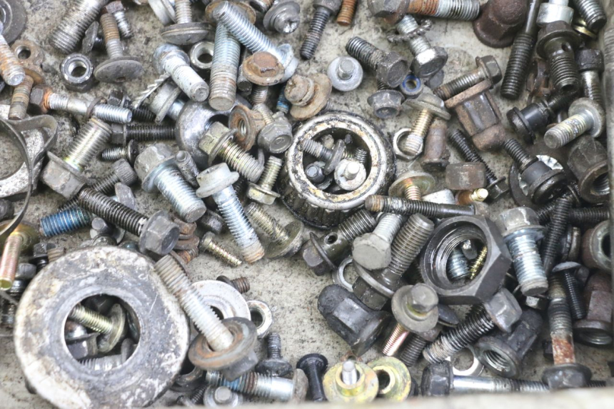 photo de ZAK SCHROEVEN EN BEVESTIGINGSMATERIAAL YAMAHA FJ 3CX 1200 (1986 - 1996) - Zoom op gebruiksstaat