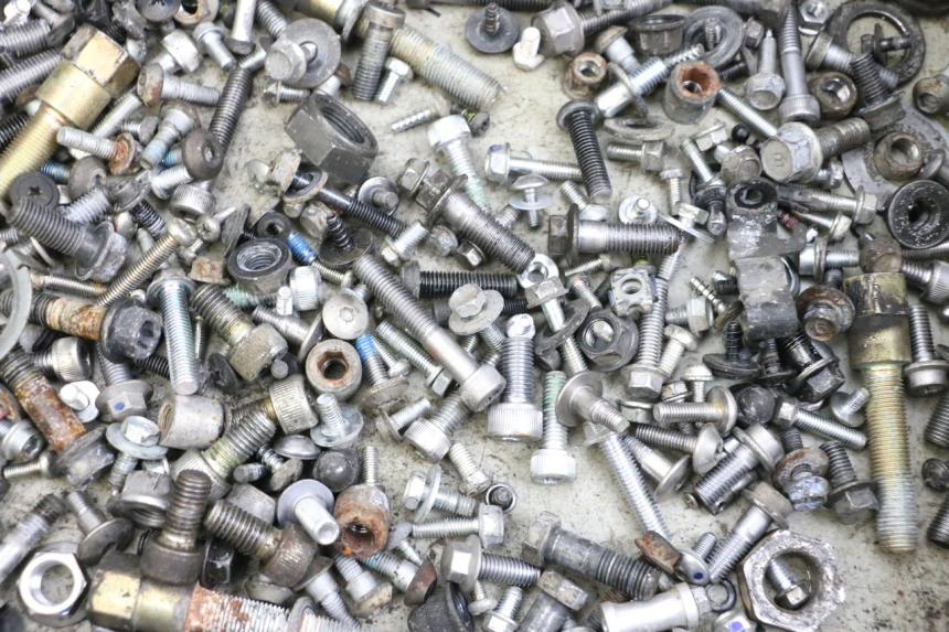 photo de ZAK SCHROEVEN EN BEVESTIGINGSMATERIAAL YAMAHA FJR ABS 1300 (2006 - 2012) - Detail van het onderdeel