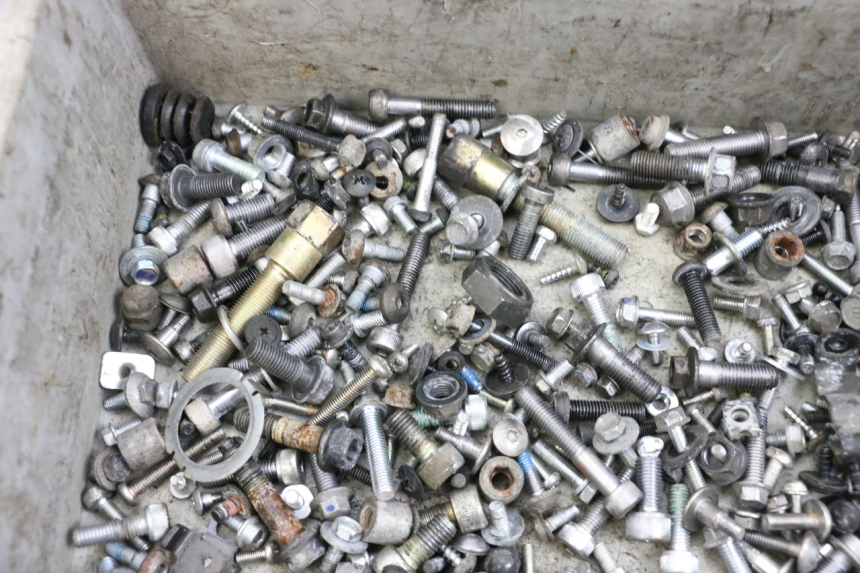 photo de ZAK SCHROEVEN EN BEVESTIGINGSMATERIAAL YAMAHA FJR ABS 1300 (2006 - 2012) - Zoom op gebruiksstaat