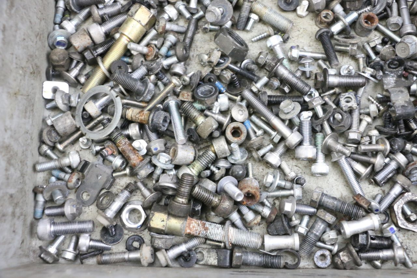 photo de ZAK SCHROEVEN EN BEVESTIGINGSMATERIAAL YAMAHA FJR ABS 1300 (2006 - 2012) - Andere kijkhoek