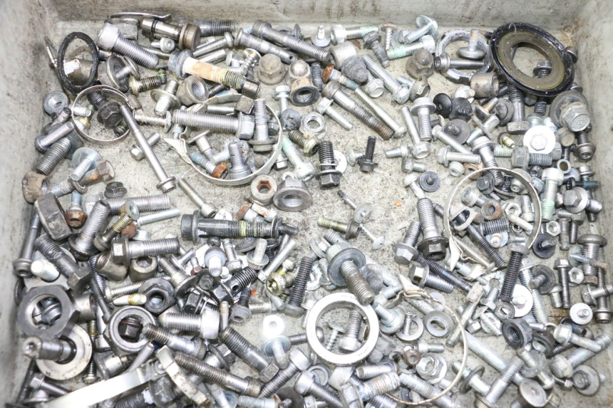 photo de ZAK SCHROEVEN EN BEVESTIGINGSMATERIAAL YAMAHA FJR ABS 1300 (2006 - 2012) - Detail van het onderdeel