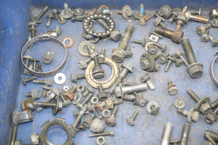 photo de ZAK SCHROEVEN EN BEVESTIGINGSMATERIAAL MBK FLAME X 125 (2004 - 2007) - Detail van het onderdeel