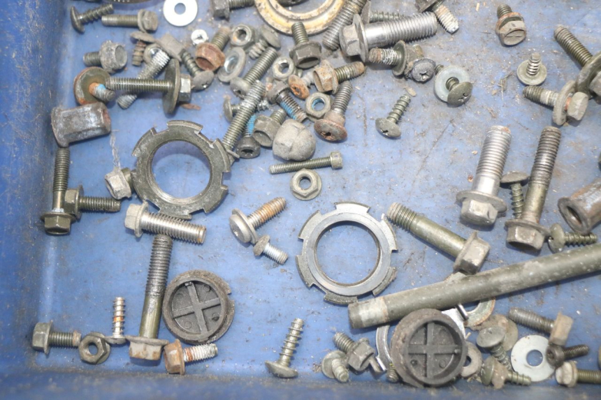 photo de ZAK SCHROEVEN EN BEVESTIGINGSMATERIAAL MBK FLAME X 125 (2004 - 2007) - Andere kijkhoek