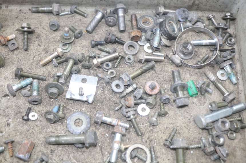 photo de ZAK SCHROEVEN EN BEVESTIGINGSMATERIAAL MBK FLAME X 125 (2007 - 2016) - Zoom op gebruiksstaat