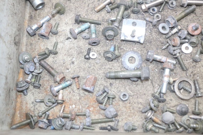 photo de ZAK SCHROEVEN EN BEVESTIGINGSMATERIAAL MBK FLAME X 125 (2007 - 2016) - Andere kijkhoek