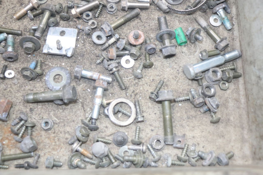 photo de ZAK SCHROEVEN EN BEVESTIGINGSMATERIAAL MBK FLAME X 125 (2007 - 2016) - Technische close-up