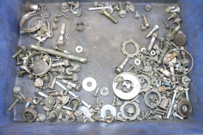 photo de ZAK SCHROEVEN EN BEVESTIGINGSMATERIAAL MBK FLAME X 125 (2007 - 2016) - Hoofdaanzicht