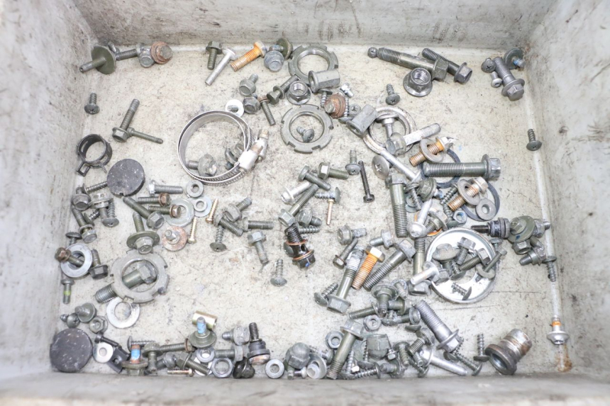 photo de ZAK SCHROEVEN EN BEVESTIGINGSMATERIAAL MBK FLAME X 125 (2007 - 2016) - Hoofdaanzicht