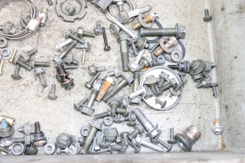 photo de ZAK SCHROEVEN EN BEVESTIGINGSMATERIAAL MBK FLAME X 125 (2007 - 2016) - Technische close-up