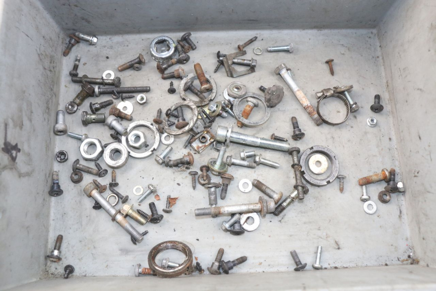 photo de ZAK SCHROEVEN EN BEVESTIGINGSMATERIAAL PIAGGIO FLY 2T 50 (2004 - 2017) - Hoofdaanzicht