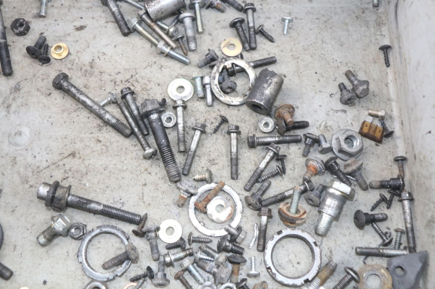 photo de ZAK SCHROEVEN EN BEVESTIGINGSMATERIAAL PIAGGIO FLY 2T 50 (2004 - 2017) - Detail van het onderdeel