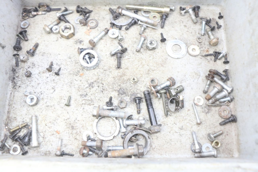 photo de ZAK SCHROEVEN EN BEVESTIGINGSMATERIAAL PIAGGIO FLY 2T 50 (2004 - 2017) - Detail van het onderdeel