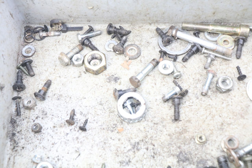 photo de ZAK SCHROEVEN EN BEVESTIGINGSMATERIAAL PIAGGIO FLY 2T 50 (2004 - 2017) - Andere kijkhoek